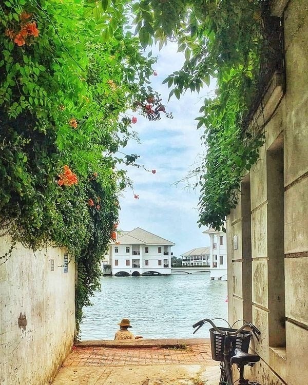 Hẻm phố Từ Hoa tuyệt đẹp trong nắng chiều Hồ Tây | Leisure & Travel –  Vietnam Golf Magazine